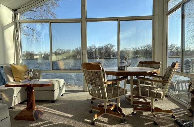 Spacious River Ranch w/Dock!