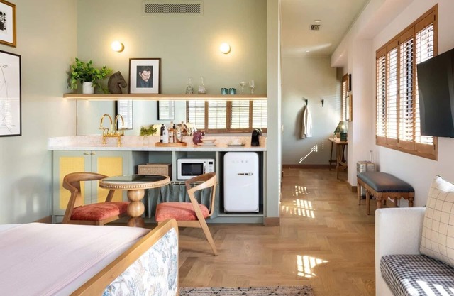 Spacious Room Close to The Florida Aquarium, Bring Along Your Pets!