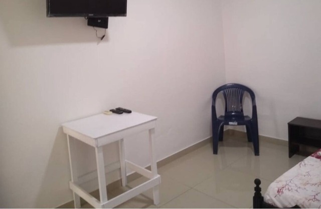 Spacious room with air conditioning and private bathroom