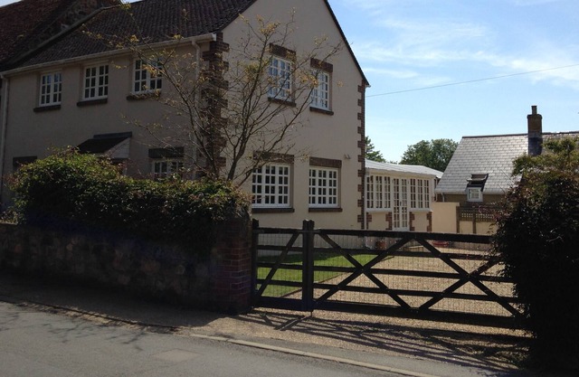 Spacious Self-Catering 4 Bedroom Holiday Cottage In The Isle Of Wight