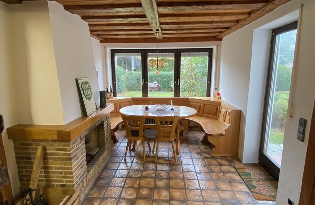 Spacious semi-detached house with exclusive use of the garden