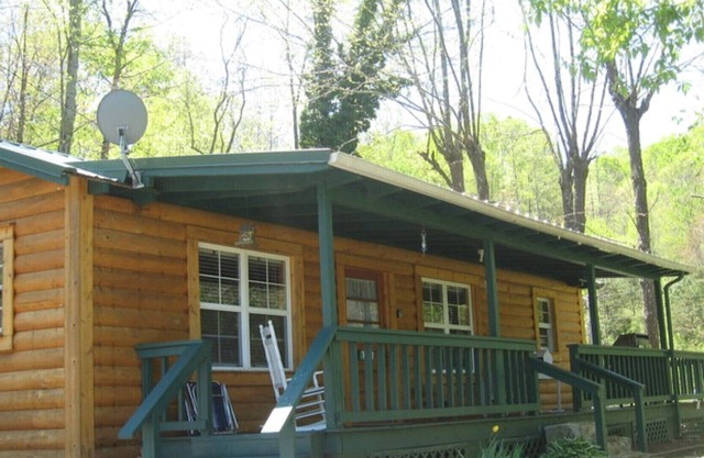 Spacious Semi-Private Cypress Siding Cabin off Tenn River on small mountain!