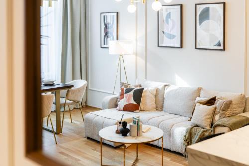 Spacious Smíchov 2 Bedroom Apartment with Excellent Tram Connection