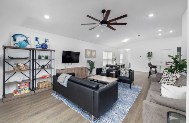 Spacious St. Augustine Retreat Pet-Family Friendly Near Beaches & Historic city