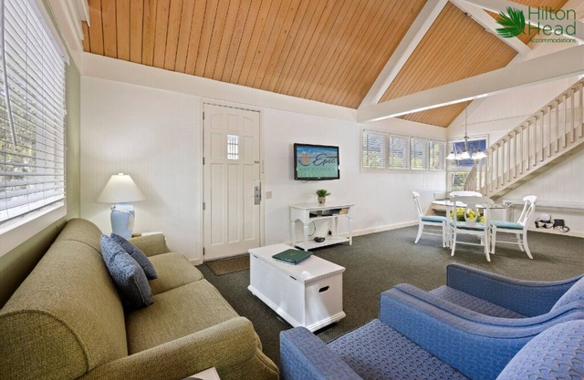 Spacious Studio w/Loft in Palmetto Dunes. Close to beach, golf, tennis & more!