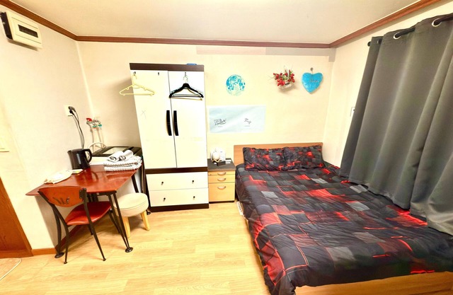 Spacious Studio Apartment near Myeong-dong