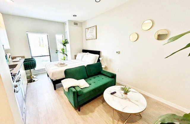 Spacious Studio Unit in Des Moines