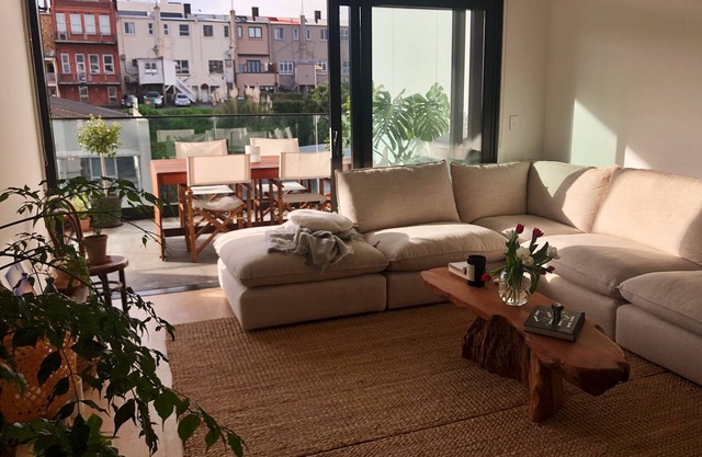 Spacious & Stylish Executive Apt. 2 bed, 2 bath