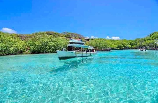 Spacious, Sunset & Pool View, Quiet Area, Near Restaurants, Scuba Shops and More