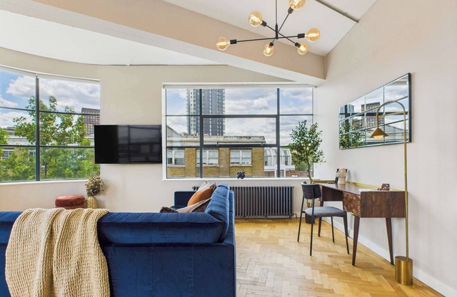 Spacious Two-Bedroom Haven by Tech City