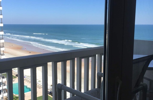 Spacious, updated 1 bed/1 bath condo with gorgeous ocean views