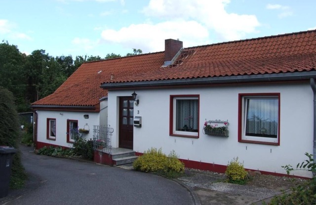 Spacious vacation apartment with balcony (lake view), garden and direct lake access