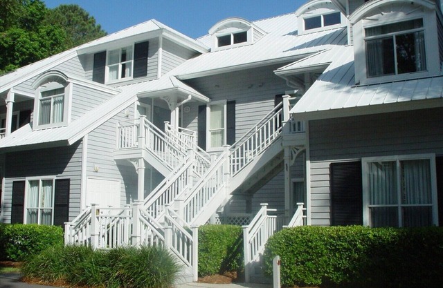 Spacious villa with access to beach. Includes free golf, tennis and pickleball.