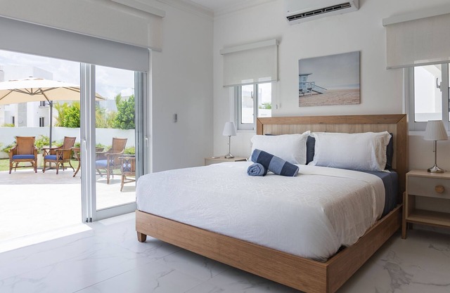 Spacious Villa in prestigious private development