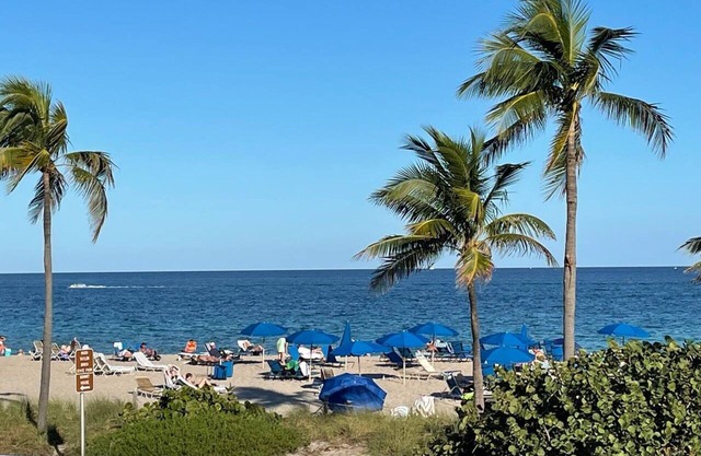 Spacious Waterview-Central- 5 minute walk to Beach