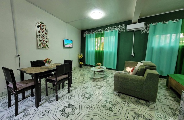 Spacious, well-lit tropical studio