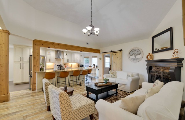 Spacious Winder Getaway w/Hot Tub + Game Room!