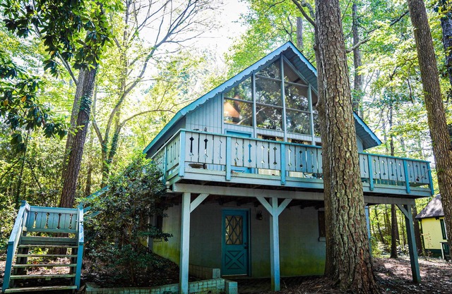 Spacious Wooded View Chalet with a third bathroom