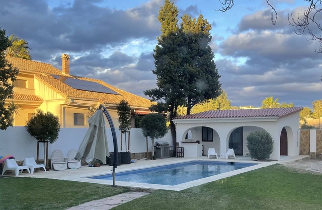 Spanish Villa With Guest Room & Pool House