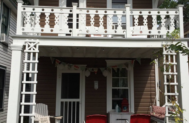 'Spare Nichols' 1880s Lakeside Cottage