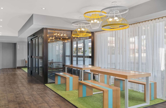 Spark by Hilton Bakersfield Central