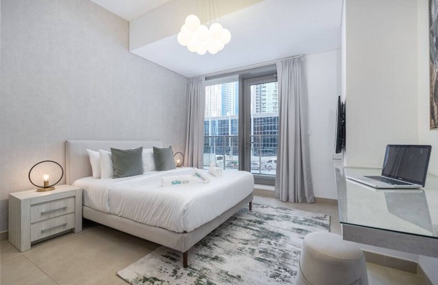 Sparkle Tower 103 · Lush Tropical Getaway in Dubai Marina