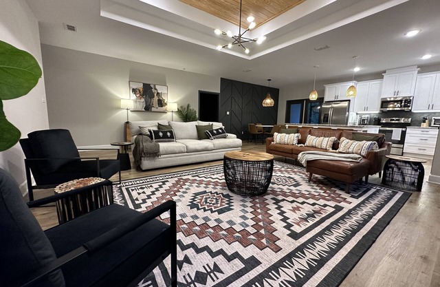 Sparkling brand new home 4.9 miles from Doak Campbell Stadium