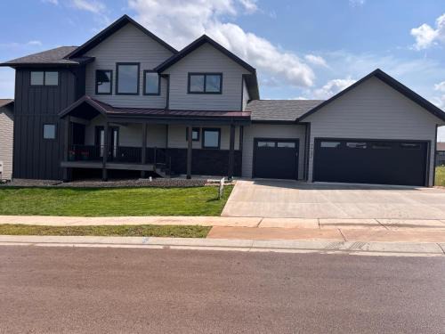 Spearfish spacious home, exit 17, 10 miles to Sturgis Deadwood Spearfish