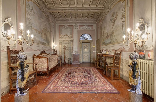 Special apartment with terrace and original frescoes 700 close to old bridge