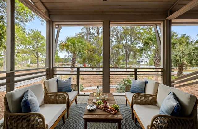 Special Summer Rates! Luxurious Townhouse with Lake Views