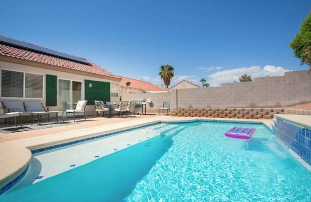 Spectacular 3BR Home w/Pool and Relaxing Space