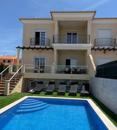 Spectacular 5-Bedroom Villa, pool