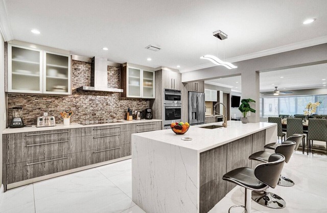 Spectacular 5BR/5BA Villa in Hollywood Lakes