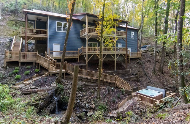 ❤️ SPECTACULAR CABIN! 4BR for 8, Waterfalls, Hot-Tub, Fire-Pit, Private 3 acres ❤️
