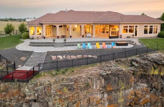 Spectacular Canyon Rim Villa