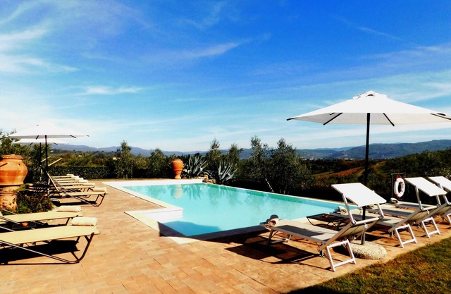 Spectacular Villa sleeping 12, Large private Pool, 9 km South of Florence City