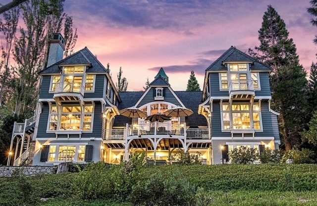 Spectacular Lake Front Retreat