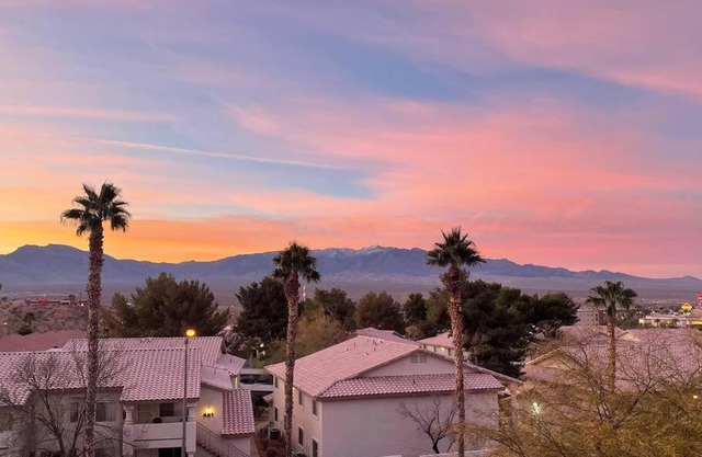 Spectacular Mountain Views at Hawk Ridge