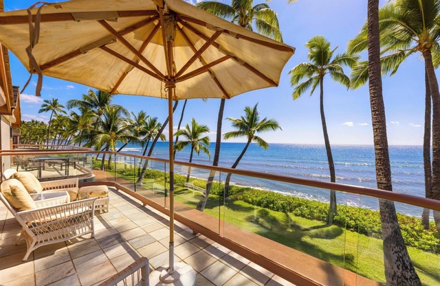 Spectacular, Oceanfront 3 bedroom + den, AC, pool, sleeps 7.