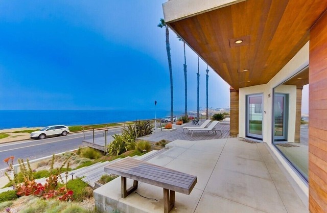 SPECTACULAR OCEANFRONT ESTATE-Private Pool and Hot Tub, Sweeping View