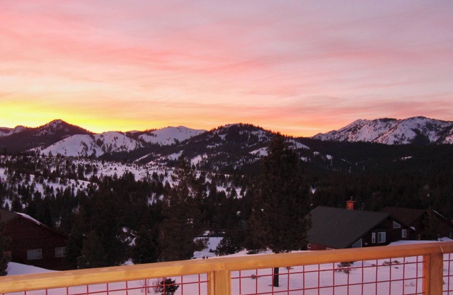 Spectacular Panoramic Sunrise and Sunset Mountain Views; EV Charger; Hot Tub