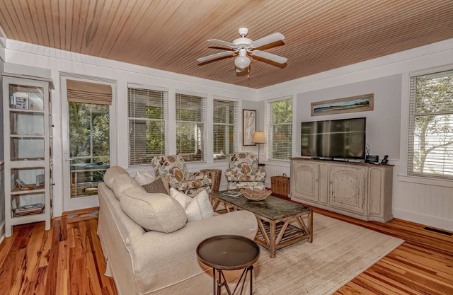 Spectacular Rental in Cape Fear Station! Access to both clubs; large screened in porch
