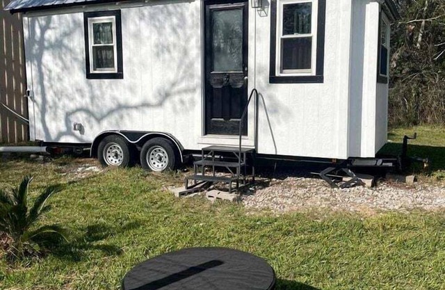 Spectacular Tiny House with Nice Sights in Alvin, Texas