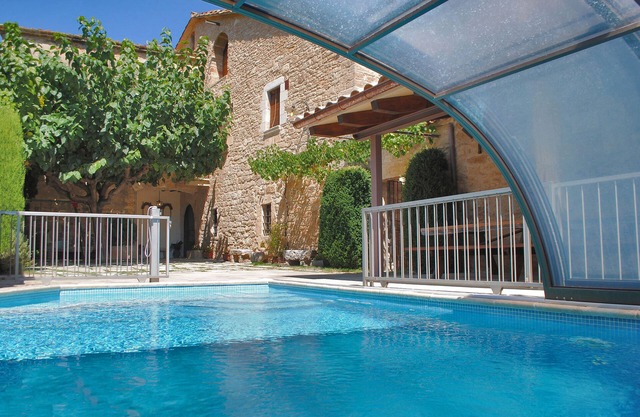 Spectacular traditional Catalan villa with heated private pool 2km Banyoles lake