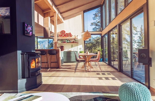 Spectacular Designer Treehouse with Mountain Views