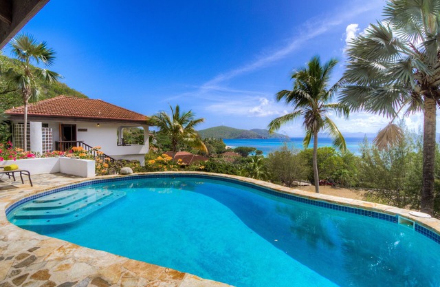 Spectacular views, Mahoe Bay, amazing snorkeling, private tennis/pickleball