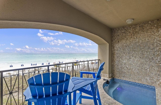 Spend the Summer by the Beach! Frangista Beach! Private Pool! 5 Adult Bikes! Gulf Front!