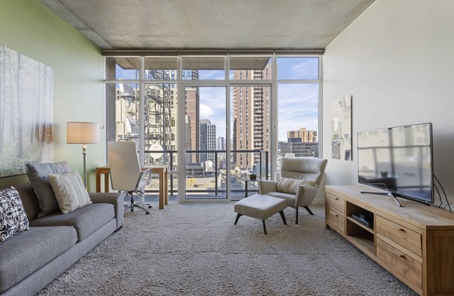 SPIRE 2007 - 20th Floor Stunner, amazing views