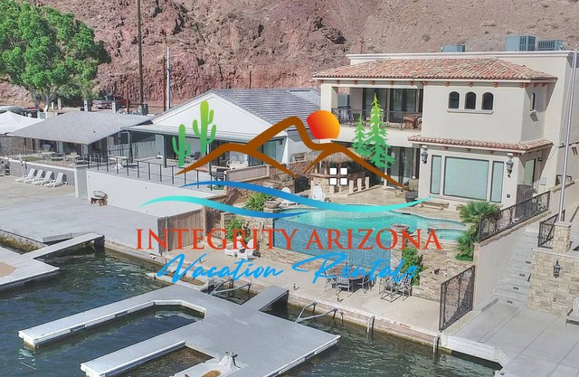 Splash Landing! Dock, Pool & Hot Tub | Riverfront House & Guest