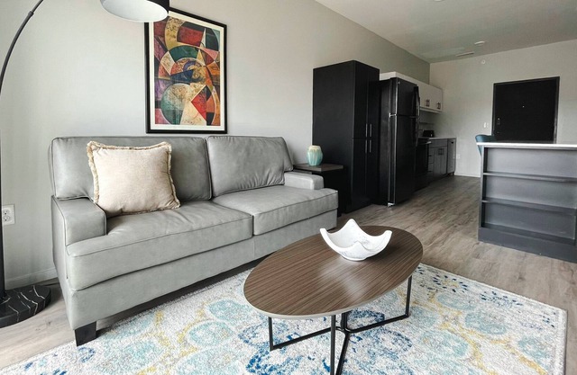 Spotless 1BD/1BA + Balcony- Downtown Omaha